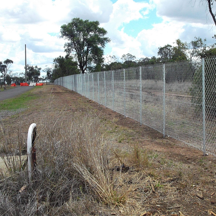 Hows that for a fence? Gratitude to Legs, Dave and Sam for the effort. You wouldn't believe how fast they did this. Hows that for a fence? Gratitude to Legs, Dave and Sam for the effort. You wouldn't believe how fast they did this.